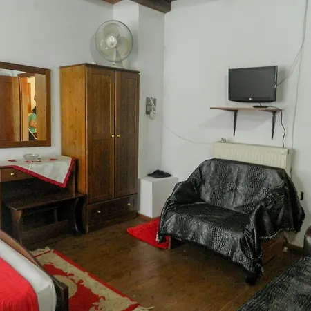 Apartment Klearchos *